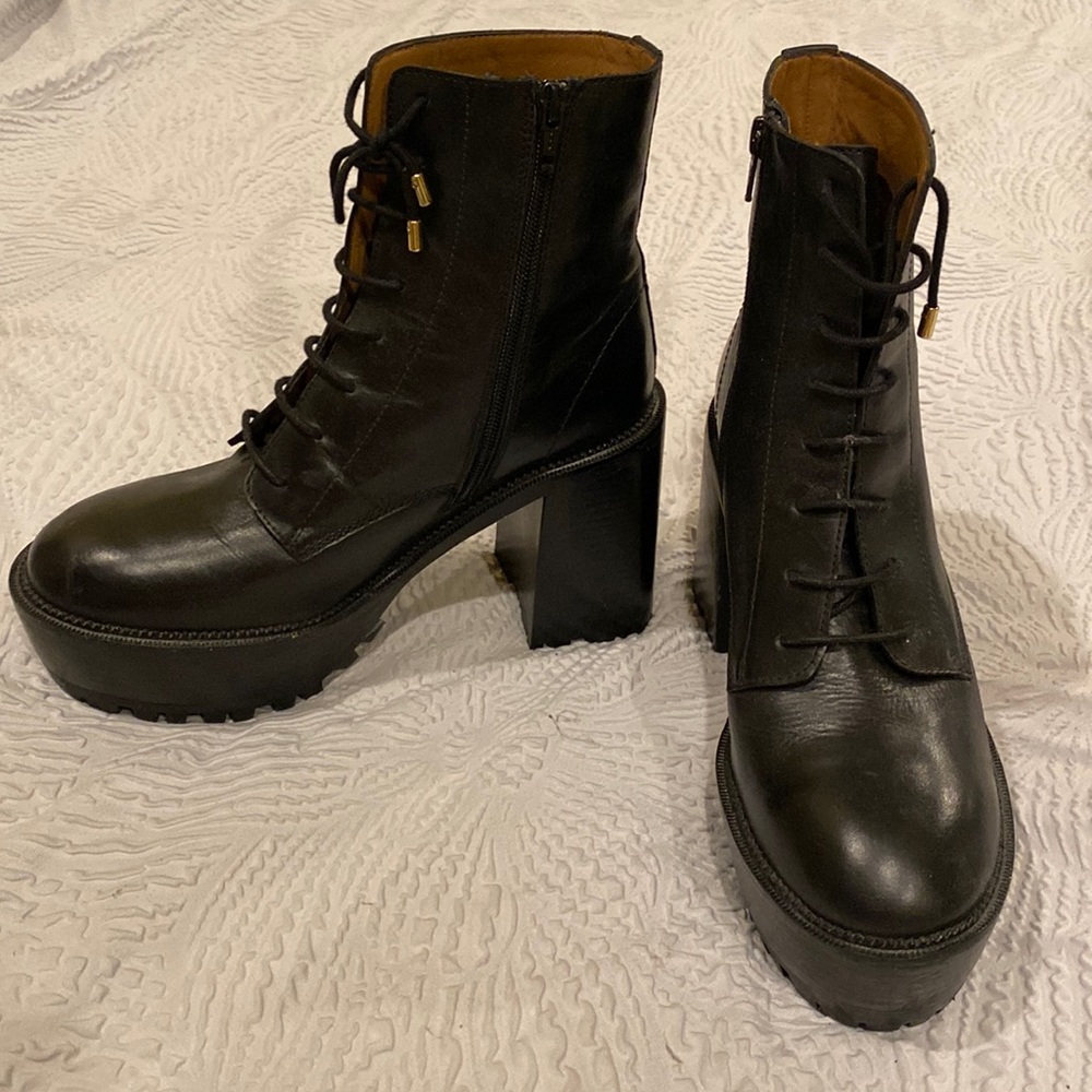 Free people platform boot 38 soft black leather inside zip